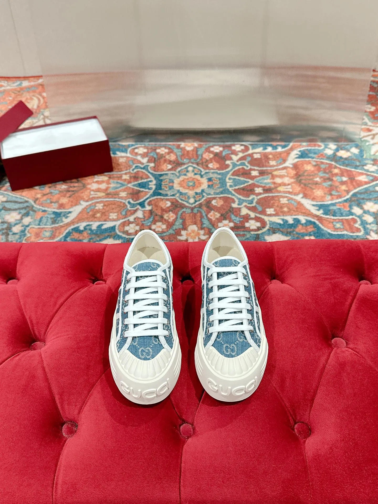 👟👟Ex-factory price 520👟👟 Women's models are new🆕 Arrival Gucci tennis 1977 classic Loft series canvas shoes... 2025 hot recommended model, G+1977×Disney cooperation series... GG canvas is made of finished products and incorporates brand elements. The retro style is rich, the classics and feelings are perfect for recall! Each color fabric developed by the original version is customized by the original version, and we pursue the ultimate in large-scale products! Market-level top version ⚠ Fabric: Customized GG cloth electric embroidery/5D washed distressed canvas Lining: Customized terry cloth lining (the feet are fitted and cannot be disassembled) Outsole: Original molded TPU two-color outsole Size: 35-40 (41 customized)